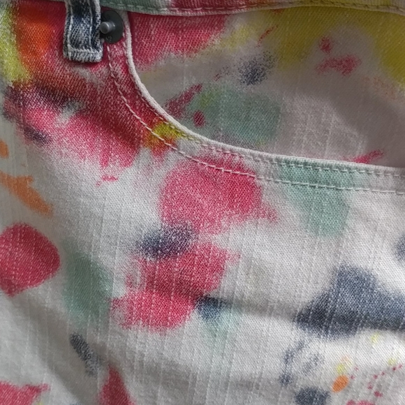 Formula | Colorful Paint Splattered White Shorts - Picture 4 of 4
